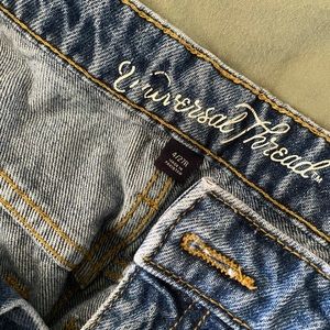 Universal Thread Jeans